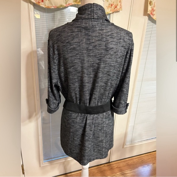 XL Cato Top, Stretchy, Loose Turtle Neck - Picture 2 of 5